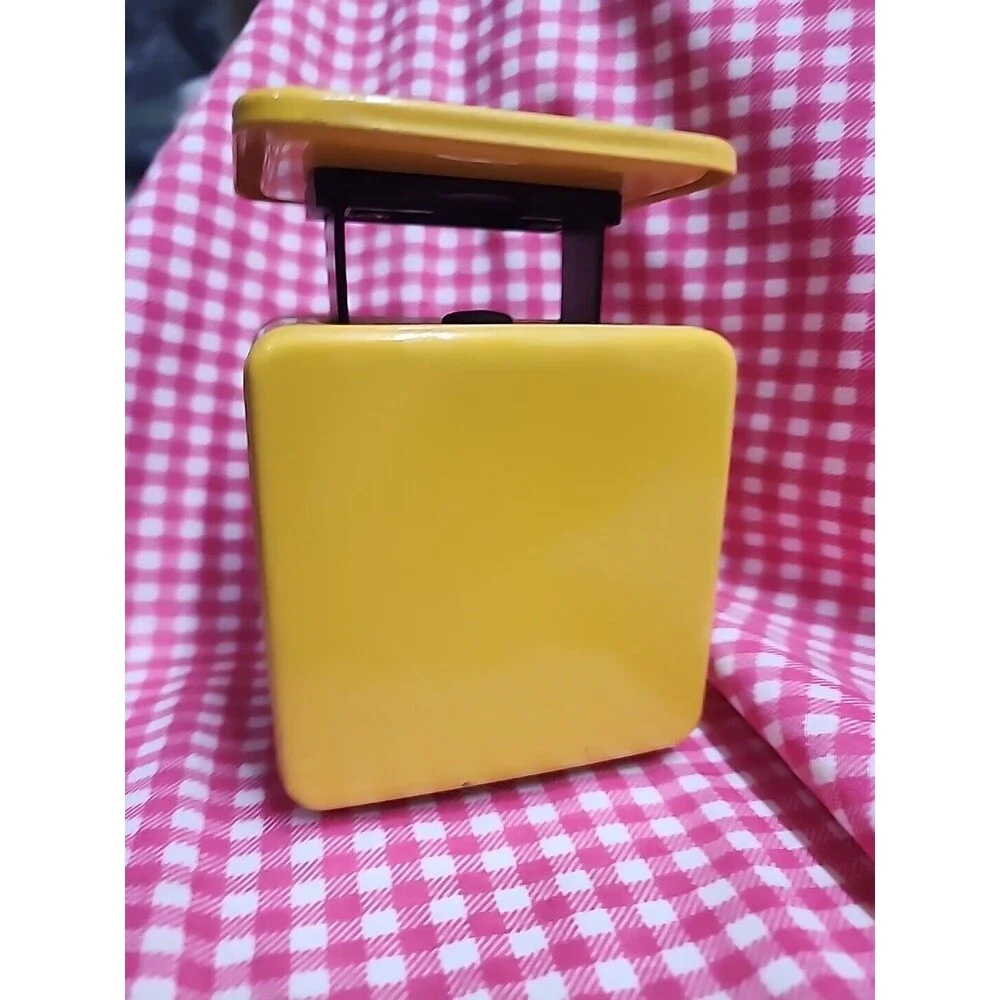 Dulton Company Limited Yellow  Metal Kitchen Scale 5 x 3.5
